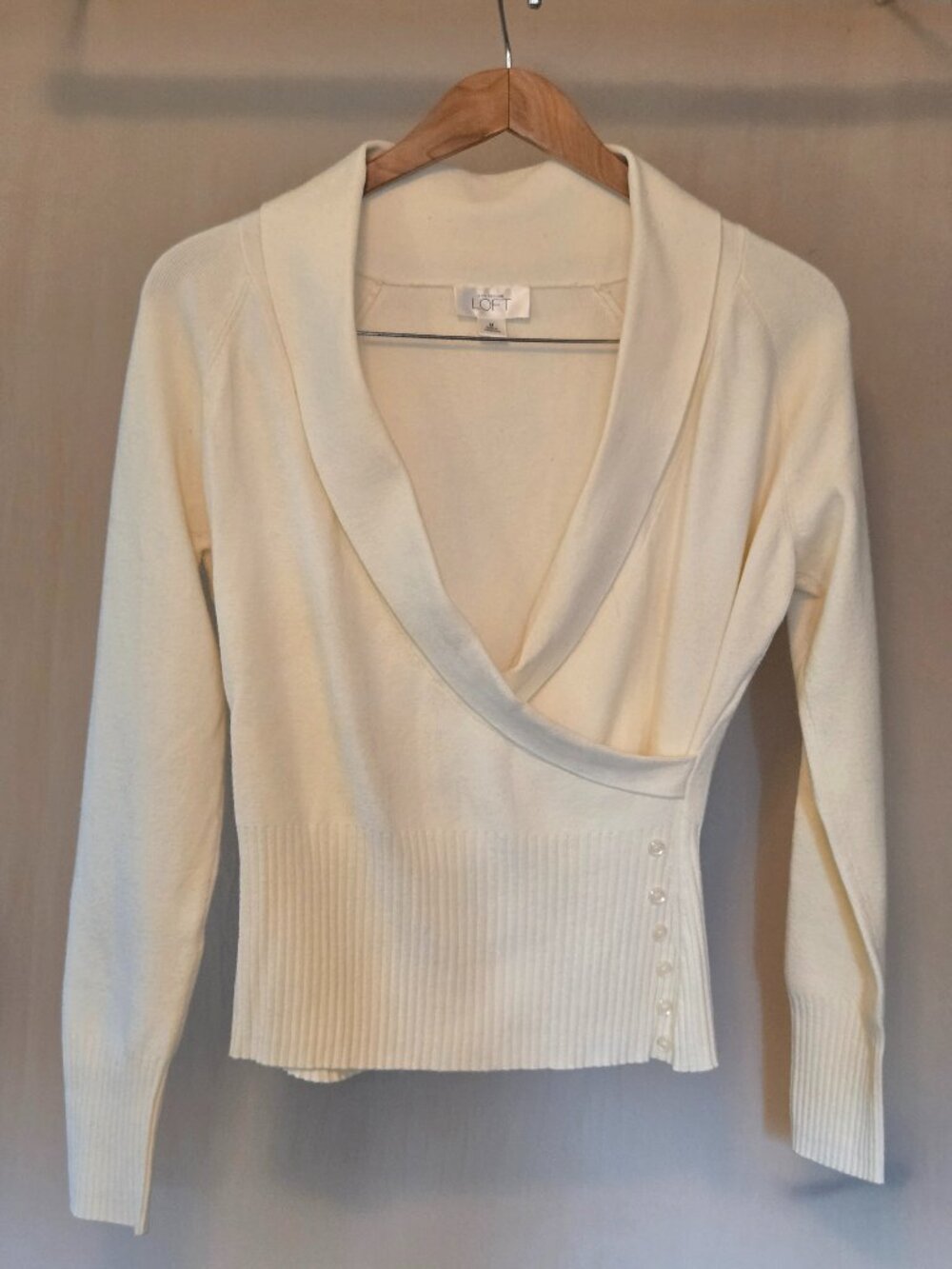 LOFT M Cream Knit Pullover Sweater Wide Collar Chic Ribbed Waist Button Detail